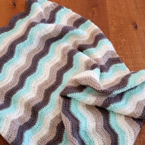 Tejer una manta de ganchillo con zigzag (tutorial)